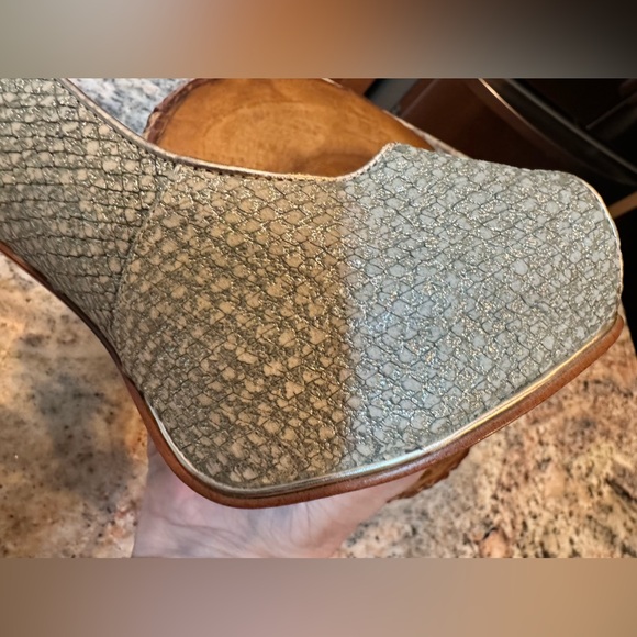 Guess stilleto slingback heels. Very pretty sage and gold colored. Size 10 - Picture 2 of 16